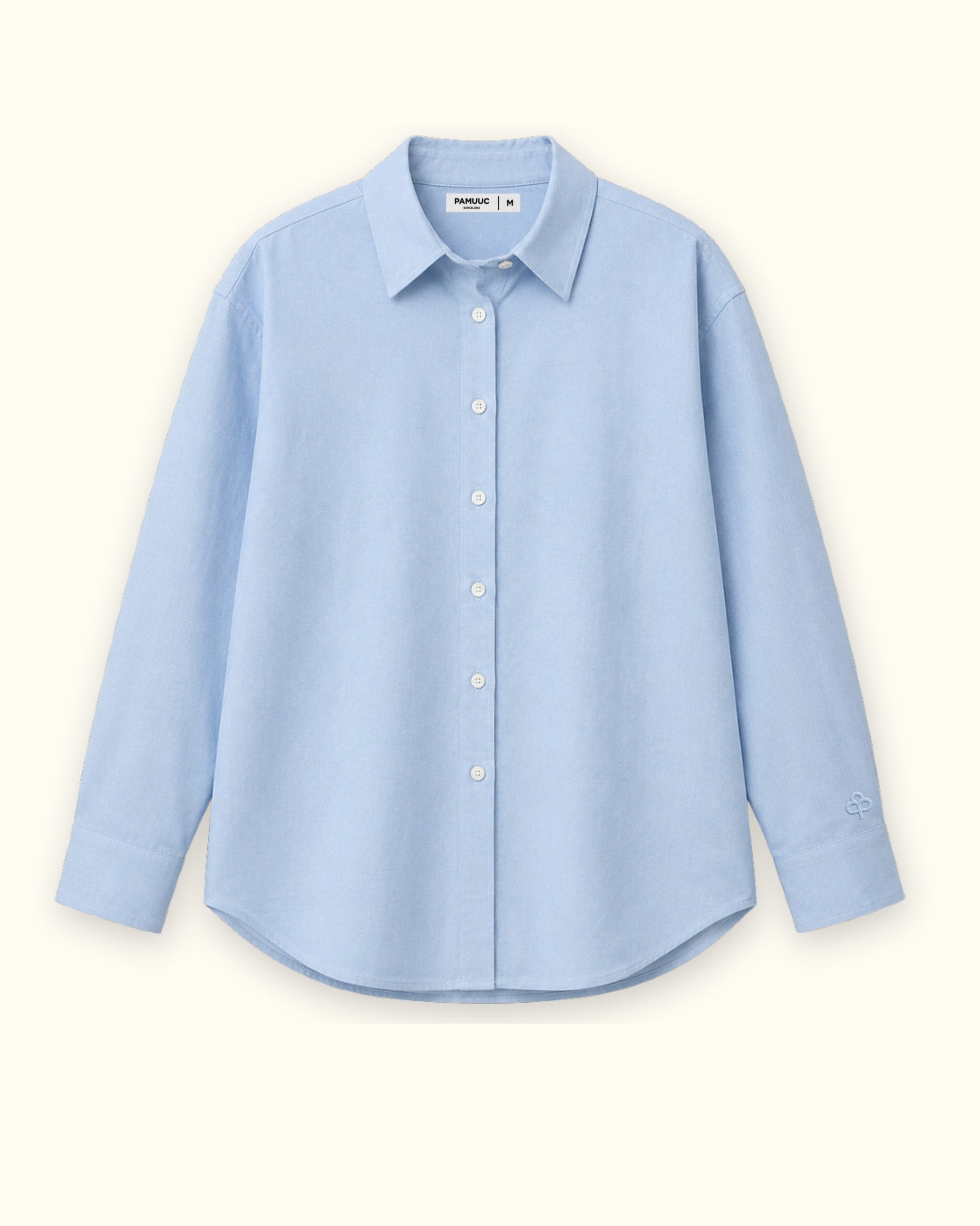 Chemise Oxford coupe medium bleu clair, vue de face, montrant le col, l’ourlet et la coupe décontractée