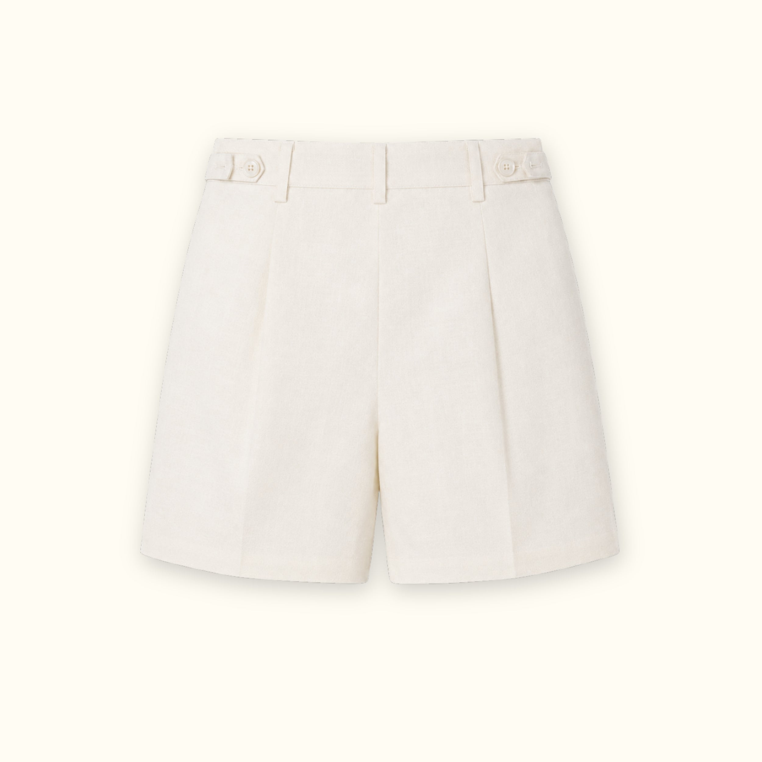 Short de lino en Off White, vista trasera, mostrando la cintura y la forma de la pernera