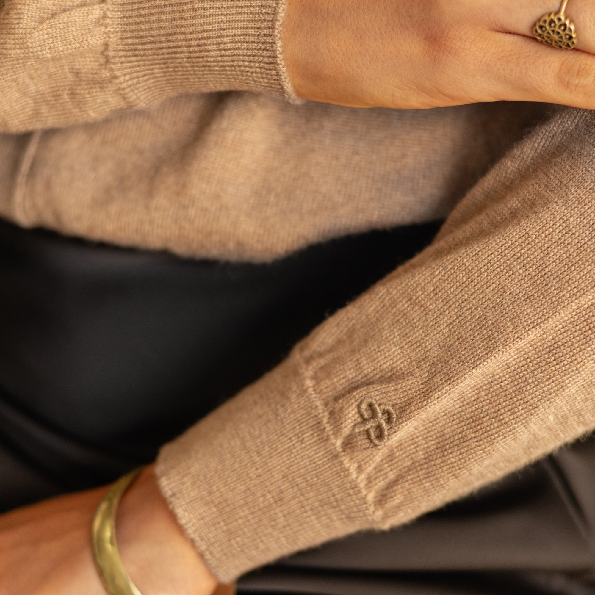 Extra fine merino wool crew neck sweater in Beige - view 4 - Pamuuc