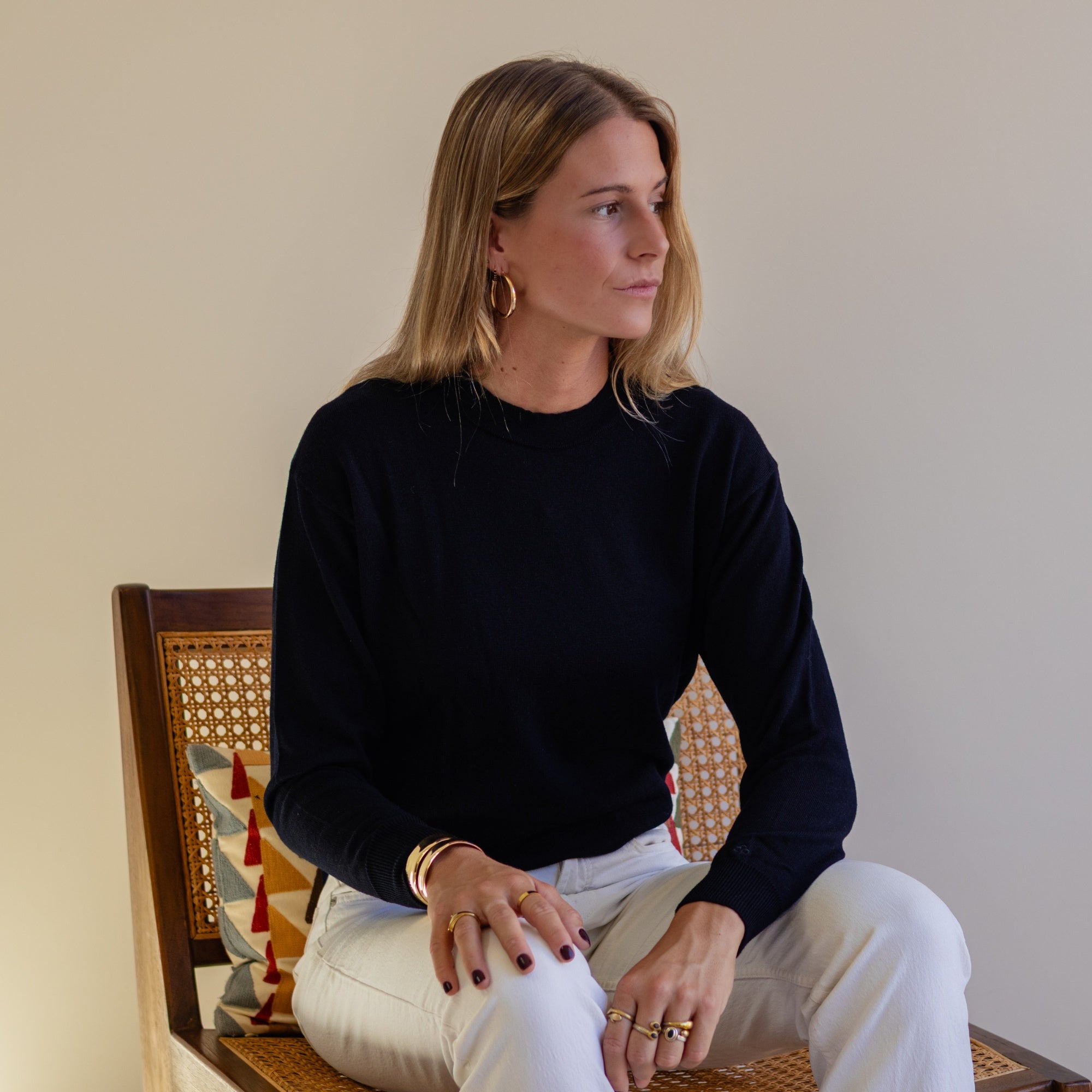 Extra fine merino wool crew neck sweater in Black - view 1 - Pamuuc