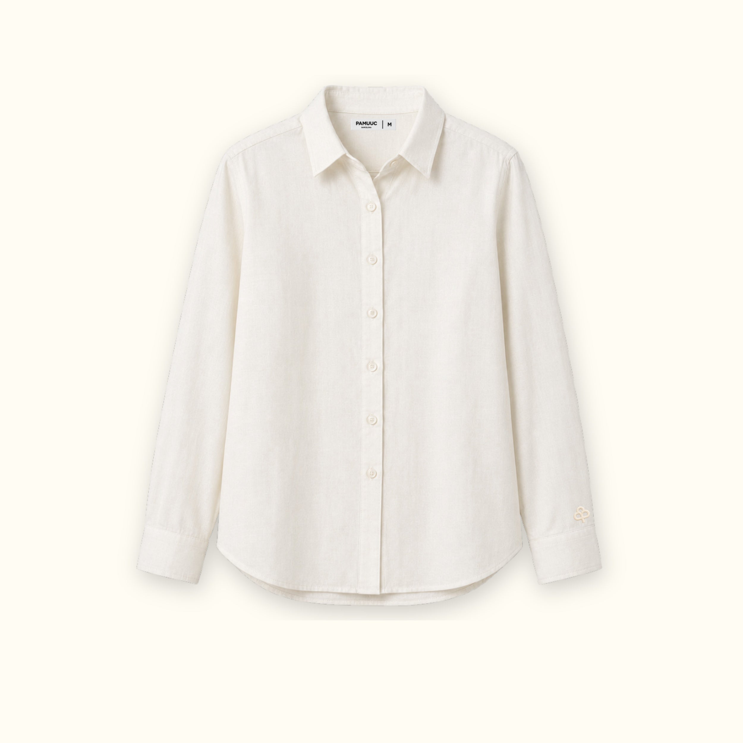 Camisa de lino regular fit en Off White, vista frontal, mostrando el cuello, el bajo y la confección relajada