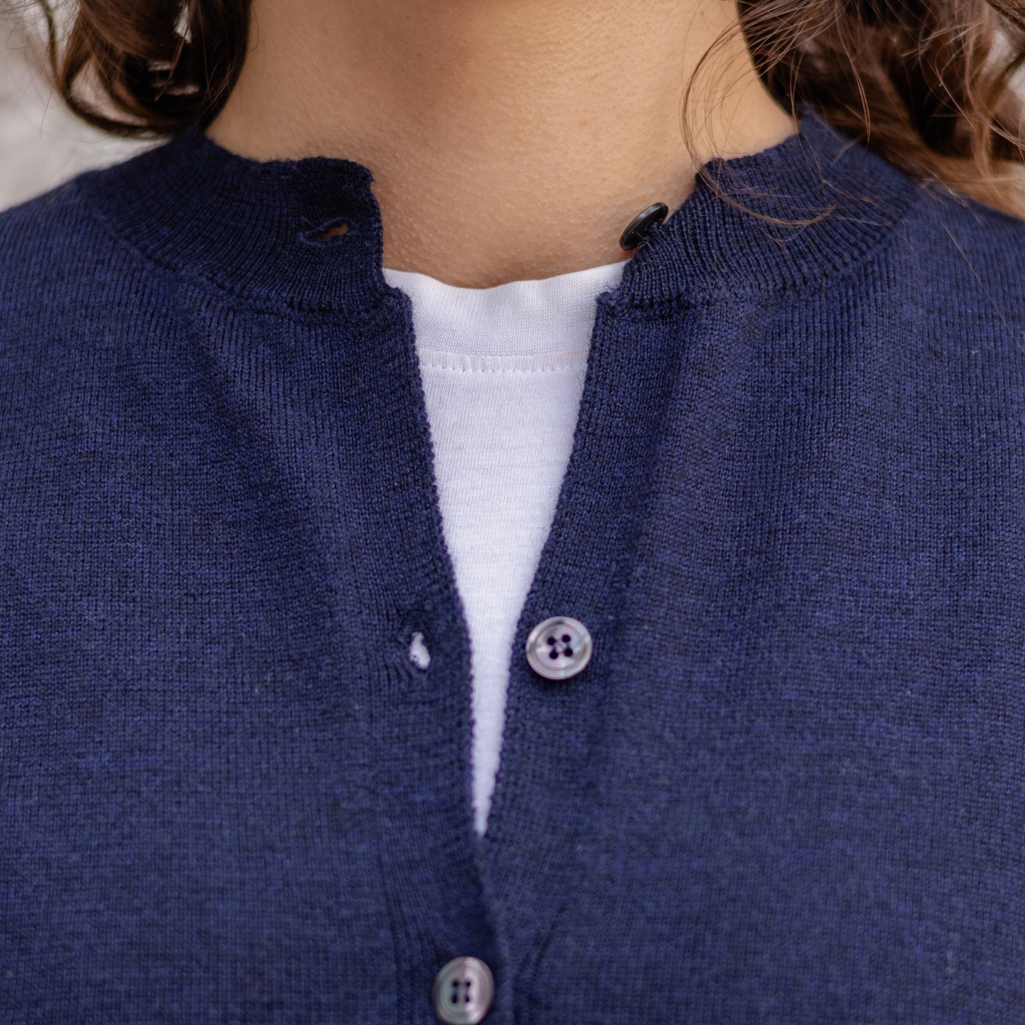 Extra fine merino wool cardigan in Navy - view 2 - Pamuuc