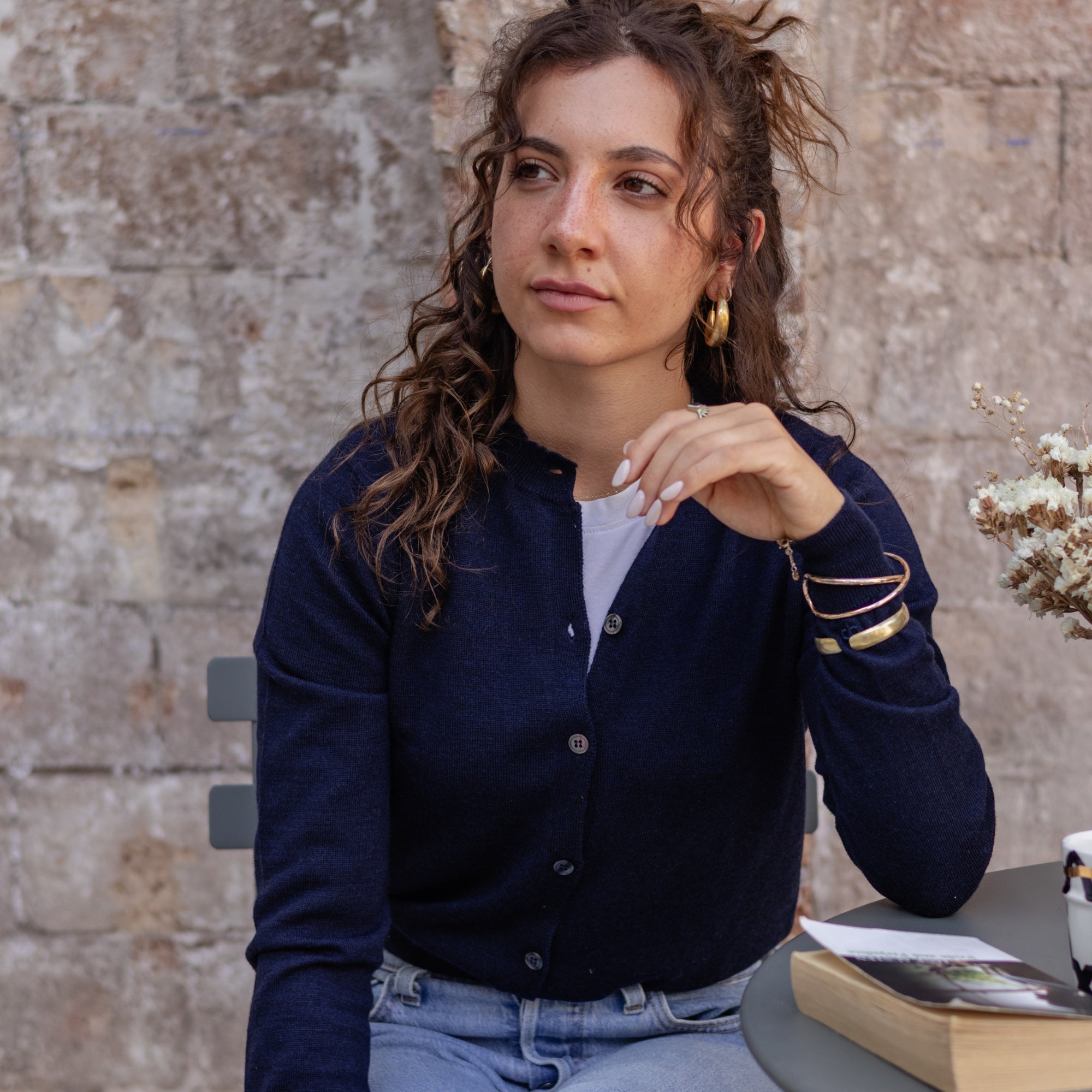 Extra fine merino wool cardigan in Navy - view 3 - Pamuuc